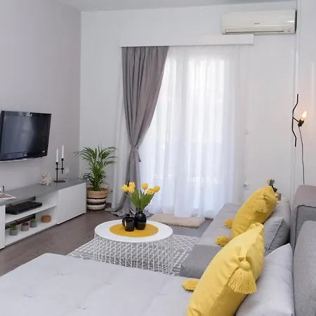 Minimal Central Loft Thessaloniki